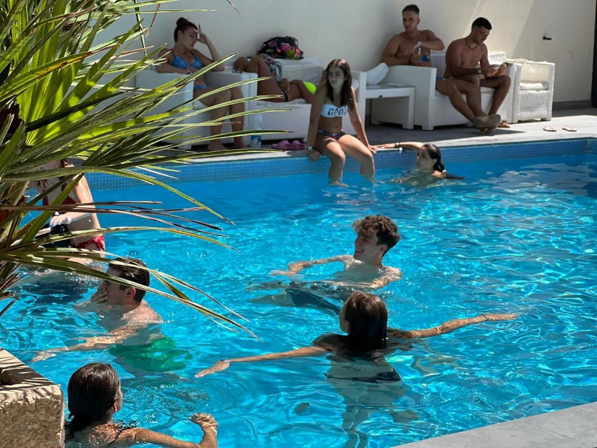 Apparthotel Ardea Riccione Bagian luar foto