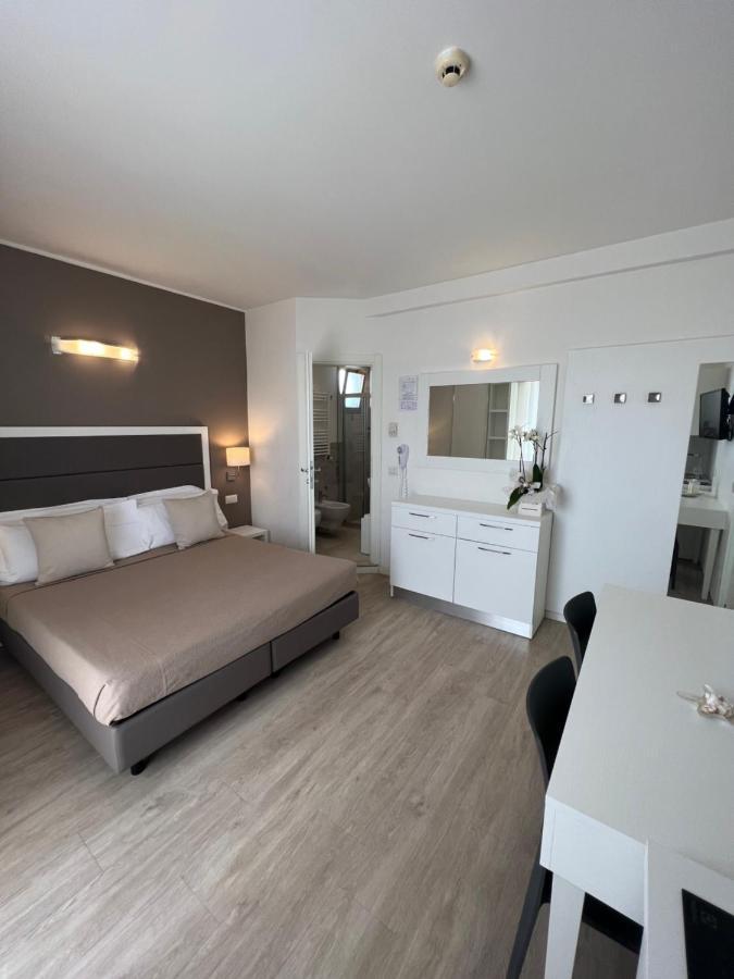 Apparthotel Ardea Riccione Bagian luar foto
