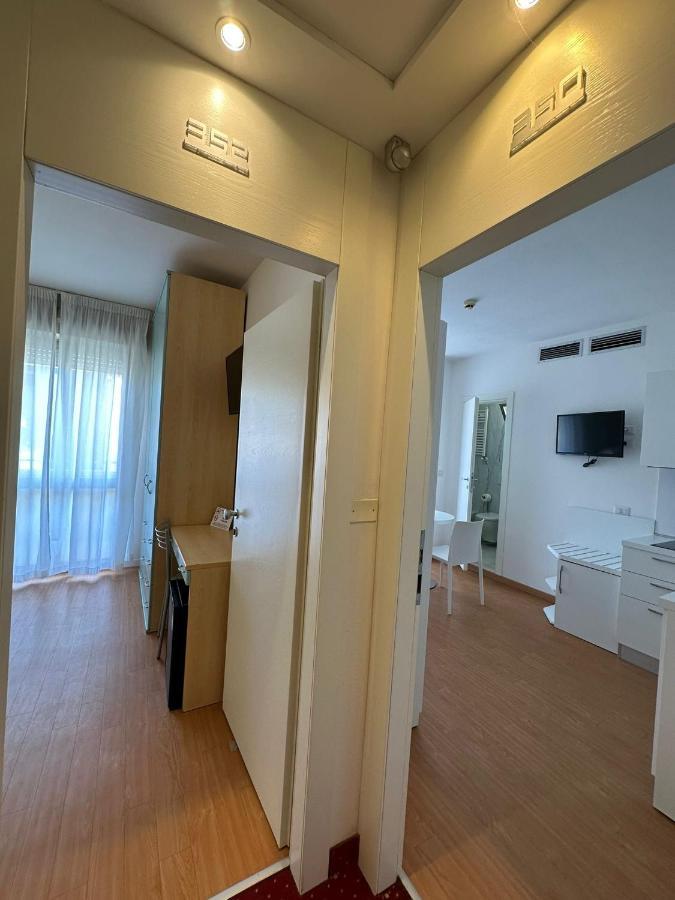 Apparthotel Ardea Riccione Bagian luar foto